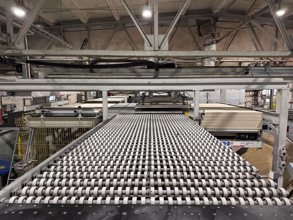 «Свеза» в Петербурге усовершенствовала оборудование для раскроя фанеры