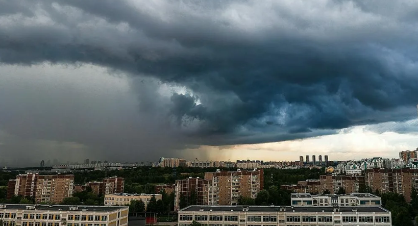 Рабочая неделя завершится в Петербурге дождями и грозами