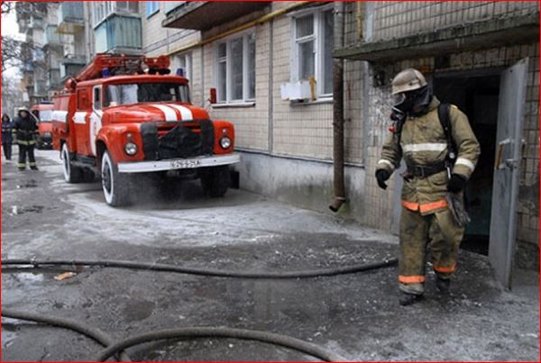 Пять человек эвакуировали из-за пожара на улице Ижорского батальона