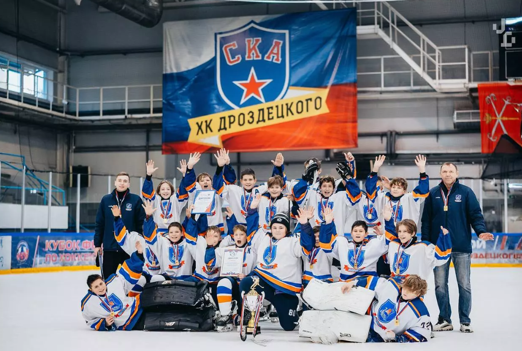 Команда «Варяги» победила в юбилейном турнире по хоккею памяти Дроздецкого в Колпино