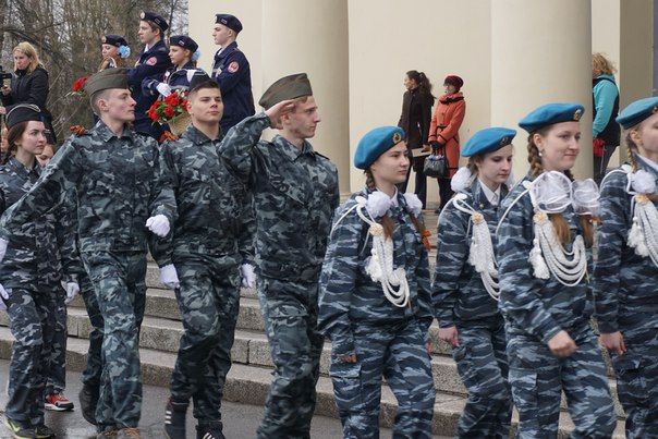 Более 300 колпинских юнармейцев отправились на финальные игры «Зарница-2016»