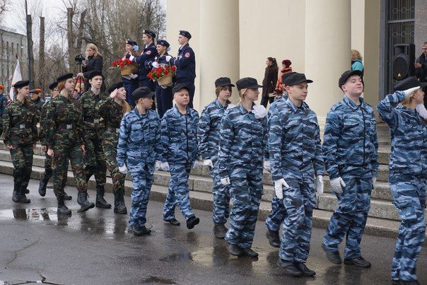 Более 300 колпинских юнармейцев отправились на финальные игры «Зарница-2016»