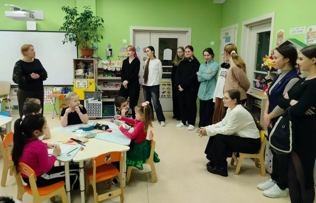 Колпинских школьников познакомили с профессиями на предприятиях района