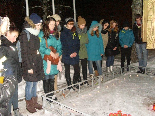 В Колпинском районе прошла уличная акция «Память пылающих лет».