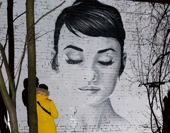 В&nbsp;Петербурге появились три граффити, посвященные Одри Хепберн