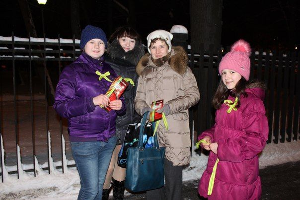 В Колпинском районе прошла уличная акция «Память пылающих лет».