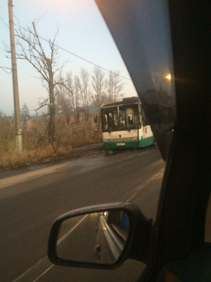 Причины возгорания автобуса в Металлострое установят после Нового года