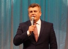 Глава района Анатолий Повелий поздравляет женщин с 8 марта!