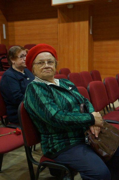 Творческие коллективы Колпинского района поздравили ветеранов