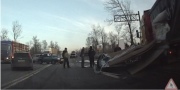 Легковушку на&nbsp;Московском шоссе накрыл груз, выпавший из&nbsp;фуры