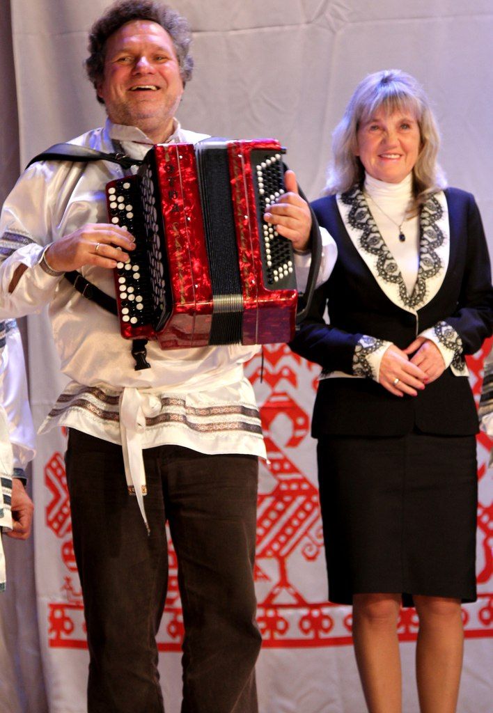 Мы танцуем и поем - молодеем с каждым днем