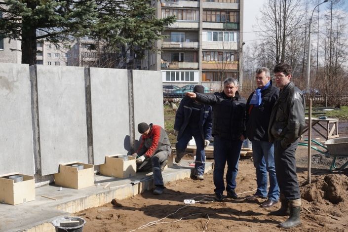 В рамках месячника по благоустройству в Колпинском районе убрано 83% территорий