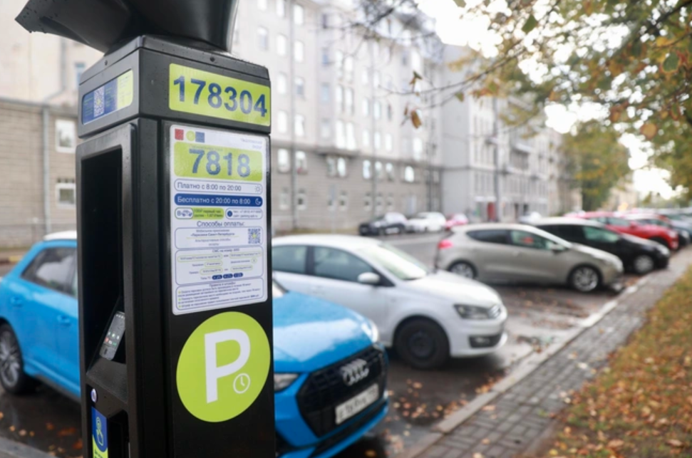 В Петербурге утвердили новые тарифы на парковочные абонементы