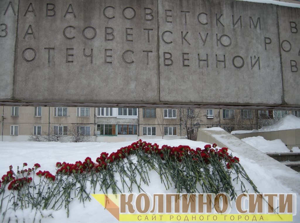Мемориальное воинское захоронение на улице Веры Слуцкой. Возложение цветов и митинг. Фото