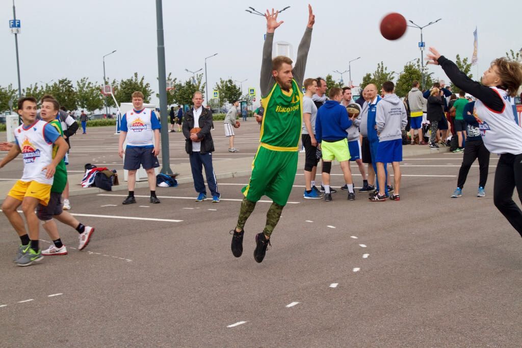 Колпинский район принял участие в общегородской акции «Выбираю спорт!»