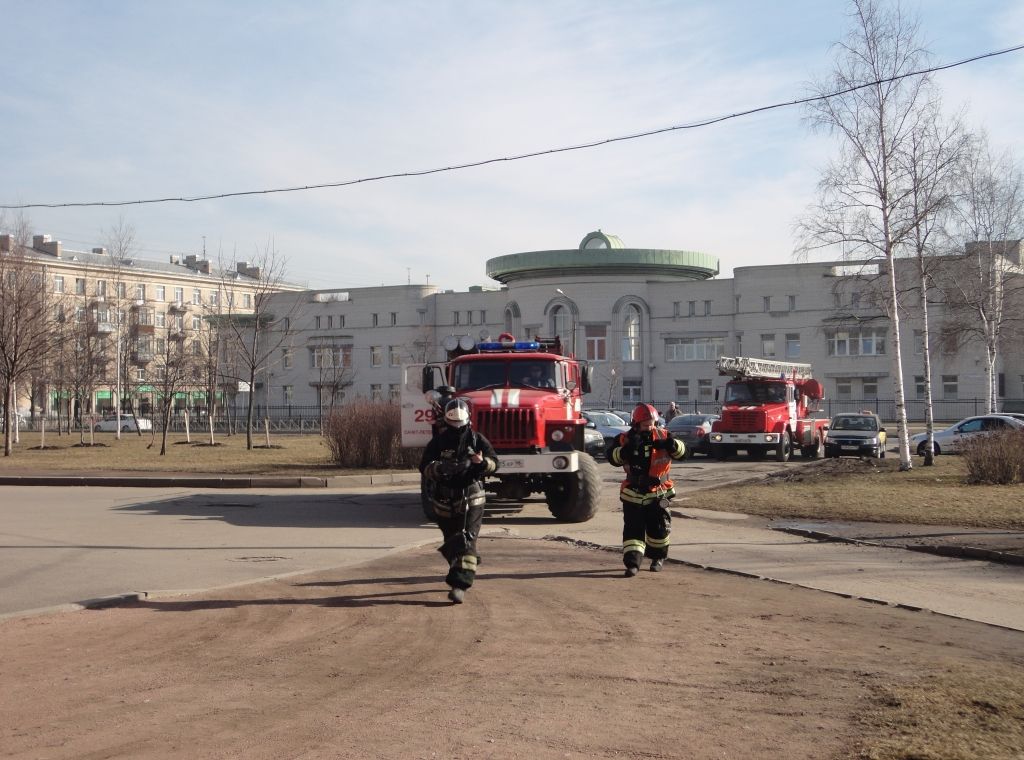 Учебная тренировка по эвакуации в кинотеатре Подвиг Колпинского района Учебная тренировка по эвакуации в кинотеатре Подвиг Колпинского района
