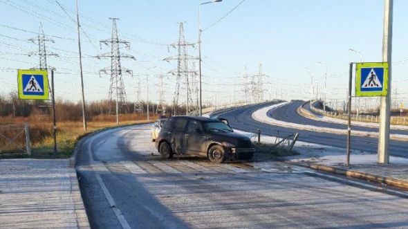 На Усть-Ижорском шоссе столкнулись черные автомобили На Усть-Ижорском шоссе столкнулись черные автомобили