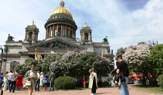 Эксперты: на майские праздники Северная столица примет около 850 тысяч туристов