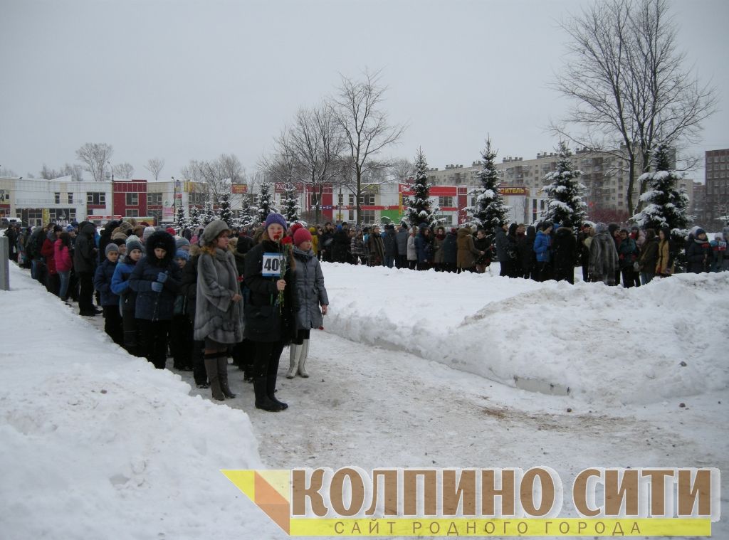 Мемориальное воинское захоронение на улице Веры Слуцкой. Возложение цветов и митинг. Фото
