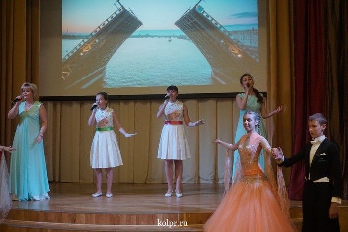 В Колпинском районе награды «За особые успехи в учении» получил 51 выпускник