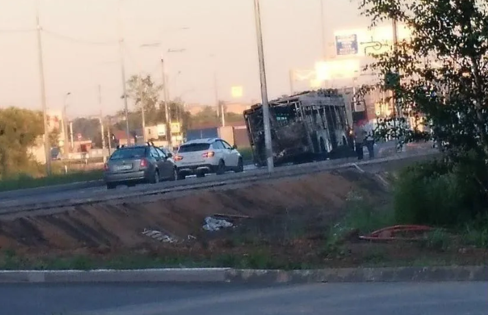 Ночью на Колпинском шоссе полыхал пассажирский автобус