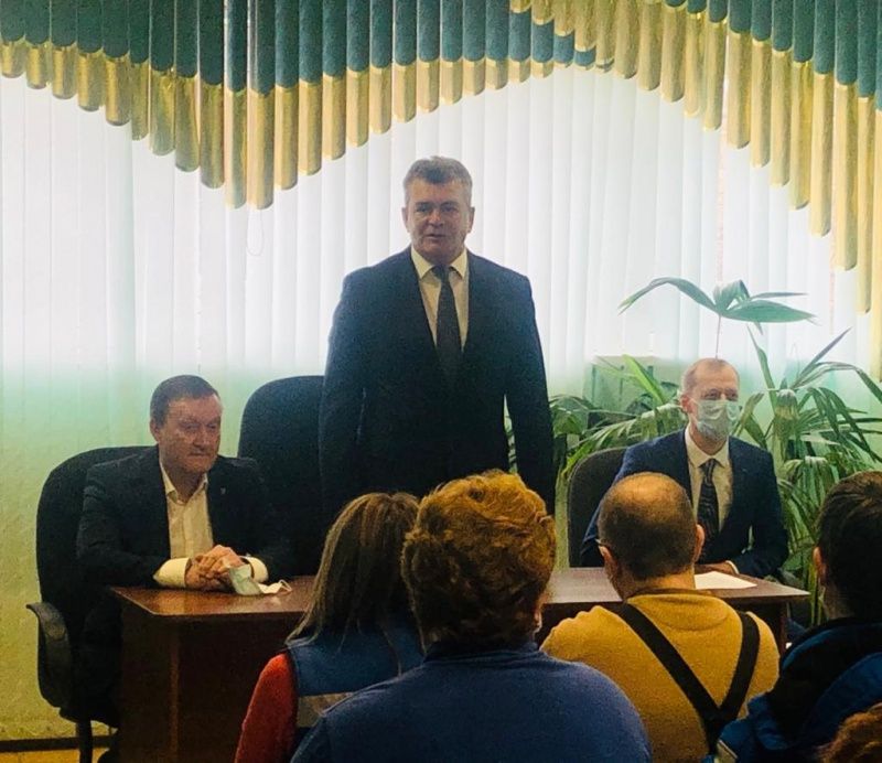 Глава Колпинского района Анатолий Повелий и глава ВМО г. Колпино Олег Милюта поздравили сотрудников скорой медицинской помощи района Глава Колпинского района Анатолий Повелий и глава ВМО г. Колпино Олег Милюта поздравили сотрудников скорой медицинской помощи района