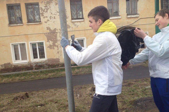 В рамках месячника по благоустройству в Колпинском районе убрано 70% территорий