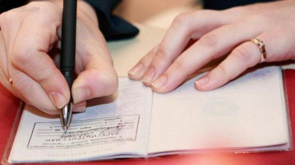 Каким образом снять гражданина с регистрации, который отказывается это делать в добровольном порядке?! Каким образом снять гражданина с регистрации, который отказывается это делать в добровольном порядке?!