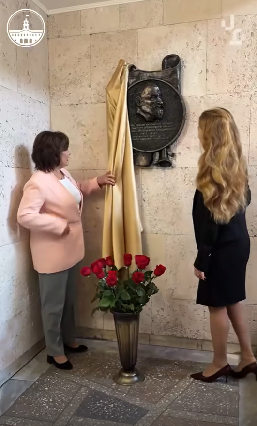 В Колпино открыли памятную доску врачу Мариану Хрущинскому