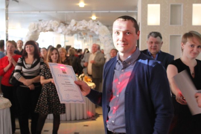 ФОТО: В Колпинском районе поздравили работников ЖКХ