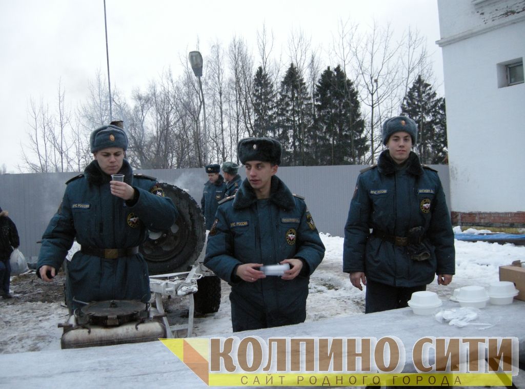 Крещенское &quot;моржевание&quot; у Свято-Троицкого собора