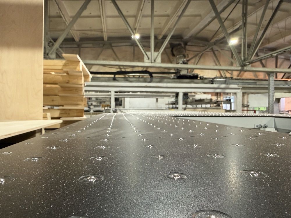 «Свеза» в Петербурге усовершенствовала оборудование для раскроя фанеры