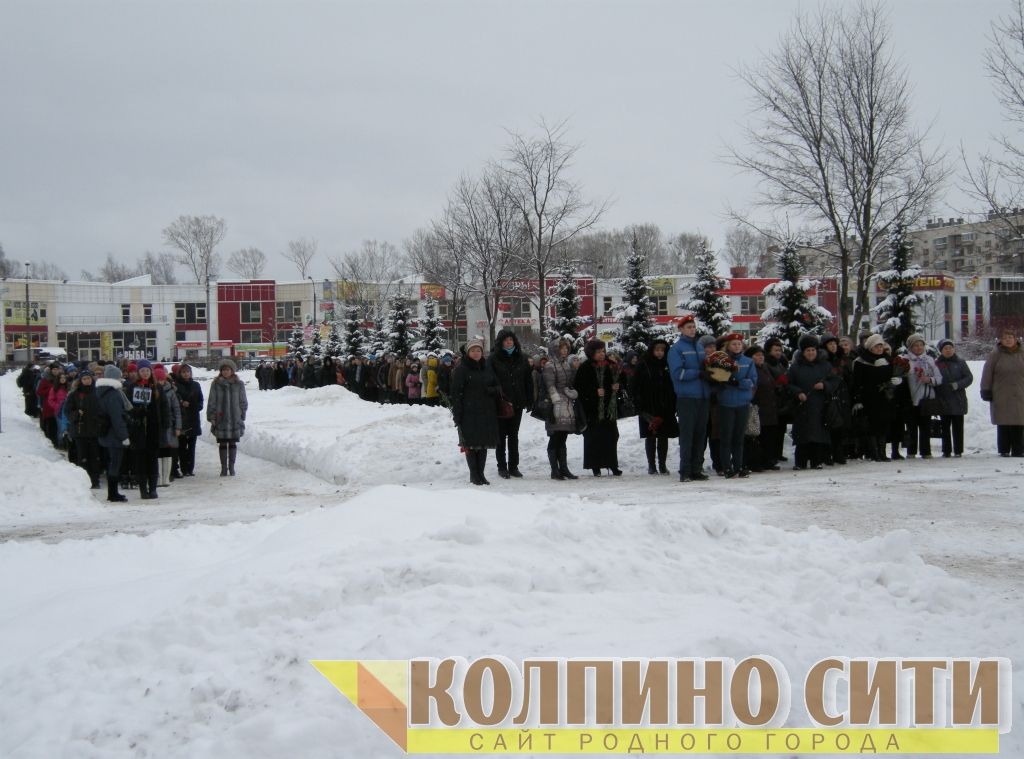 Мемориальное воинское захоронение на улице Веры Слуцкой. Возложение цветов и митинг. Фото