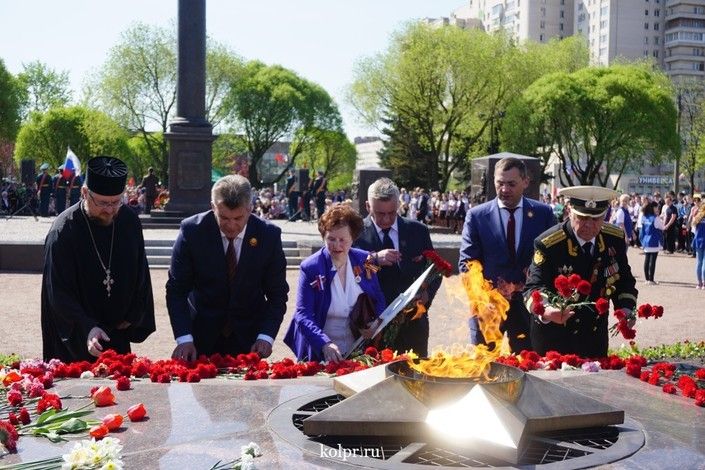 ФОТО: Торжественный митинг у стелы