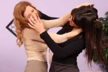 Дамы дрались в травмпункте города Колпино