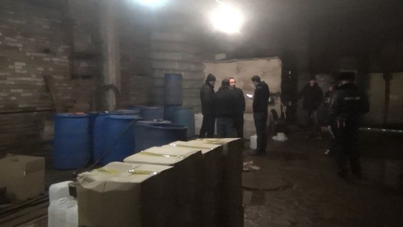 В Саперном накрыли цех по производству контрафактной водки