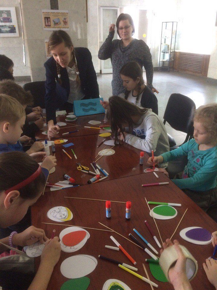 В Колпино прошли мастер-классы семейного творчества "Счастье быть вместе"