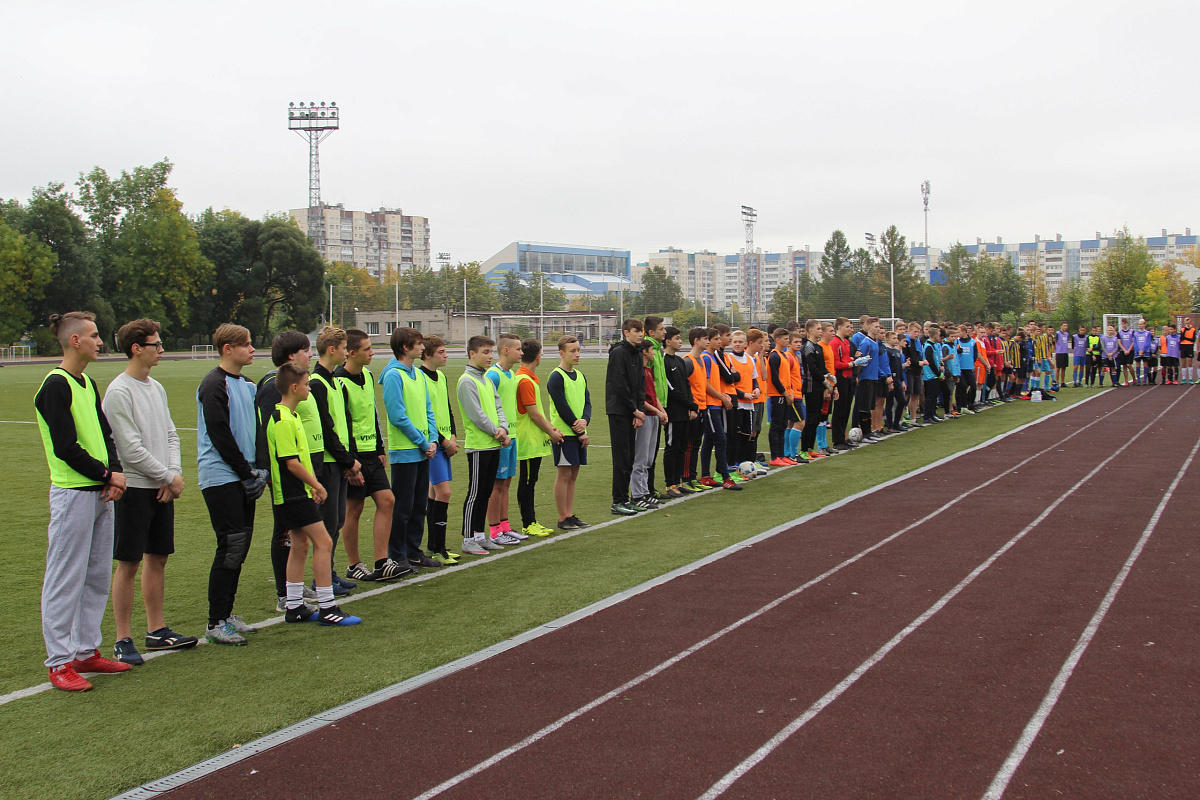 Прогноз в колпино на сегодня. Стадион школы 467 Колпино. Стадион Ижорец. Сок Ижорец Колпино зал. Тренер по футболу Колпино Ижорец.