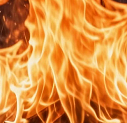 Частный дом сгорел в Любани