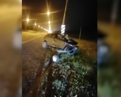 Водитель легковушки погиб, врезавшись в столб на трассе М-10 в Ленобласти