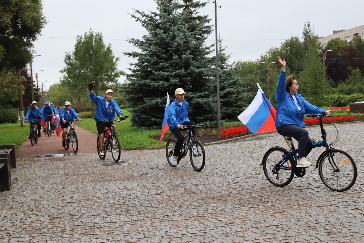 Велопробег в честь российского флага