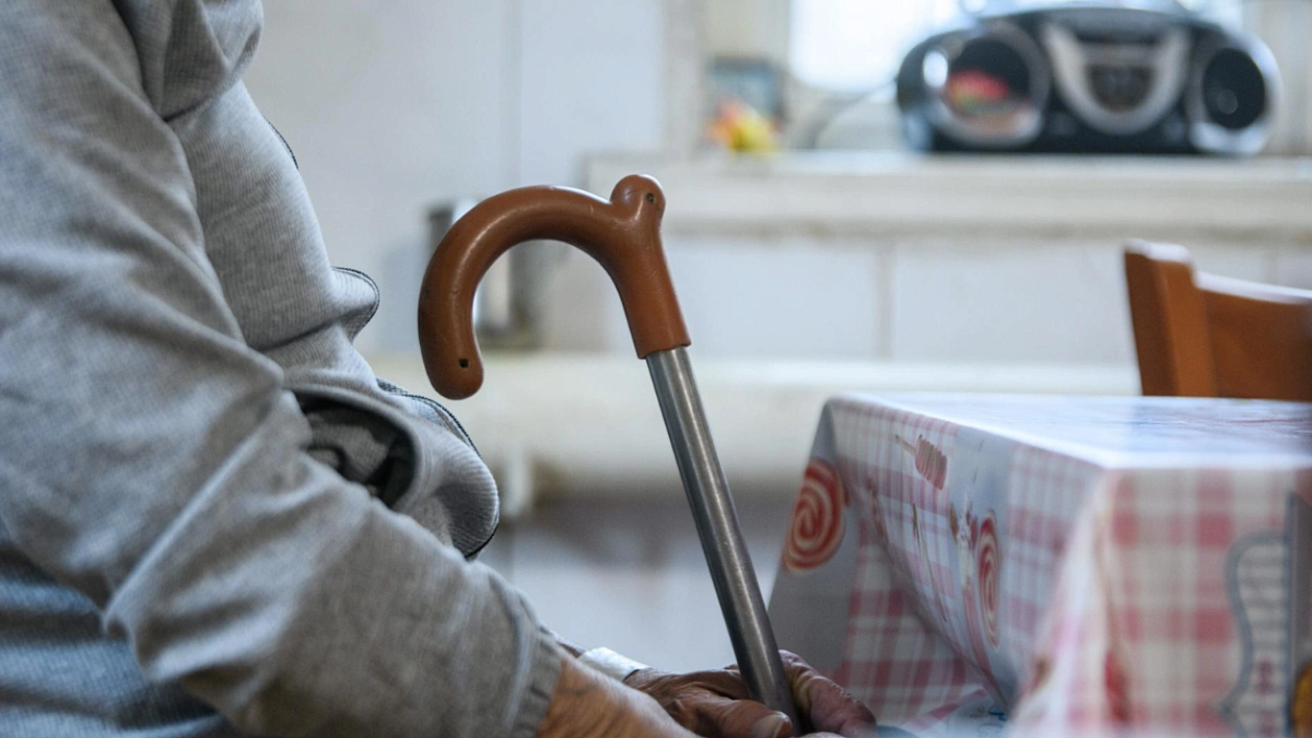 Учёные рассказали, как ужины в одиночестве сильно вредят пенсионерам