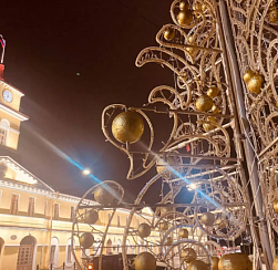 Колпинский район украсили к Новому году