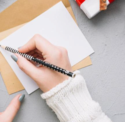 Россиянам рассказали о пользе загадывания желаний на Новый год