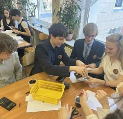 Юные инженеры Колпинского района встретились на интеллектуальном турнире в гимназии №446