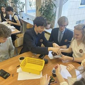 Юные инженеры Колпинского района встретились на интеллектуальном турнире в гимназии №446