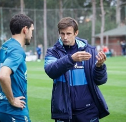 Вслед за игроками «Зенита» на сокращение зарплат согласились тренеры и руководители клуба