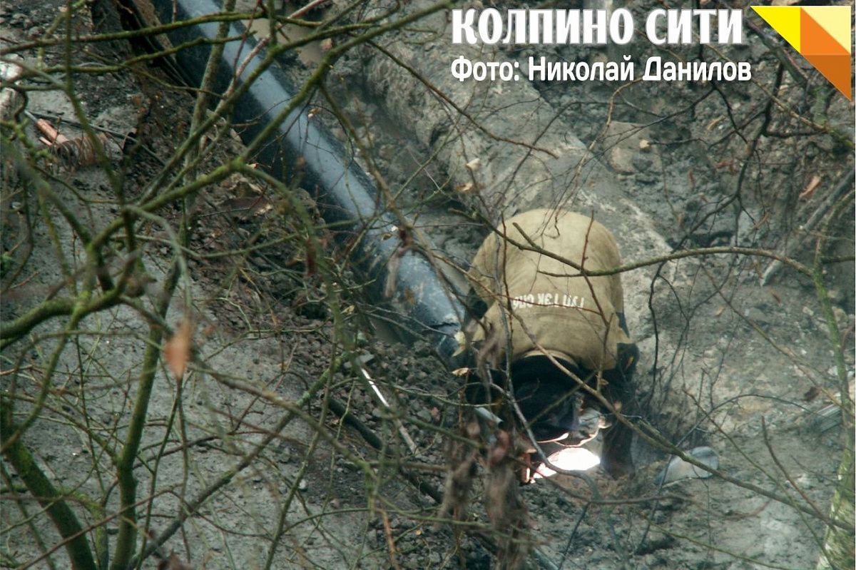 Фотофакт:в Колпино латают трубы в одном и том же месте