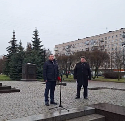 Торжественный митинг в честь Дня Героев Отечества прошёл у стелы «Колпино – город воинской славы»