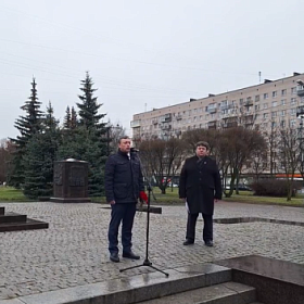 Торжественный митинг в честь Дня Героев Отечества прошёл у стелы «Колпино – город воинской славы»